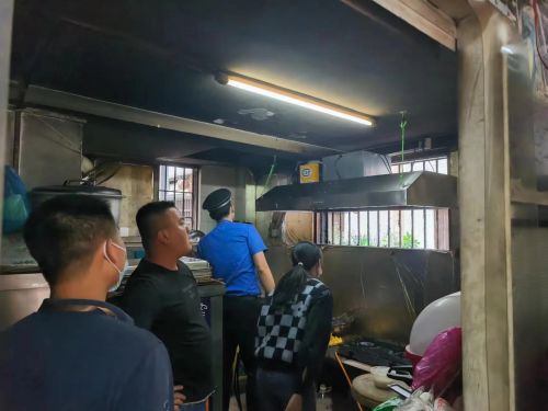 中南街：执法办开展餐饮场所环境常态化检查工作（组图2）.png