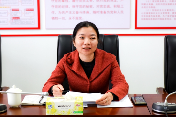 02禅城区档案馆馆长欧阳莉讲话.jpg