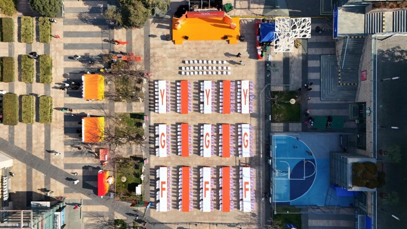 258人同场品鉴，杨国福成功挑战吉尼斯世界纪录